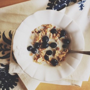 theblogazine-sunday-breakfast-berries-tovaglia